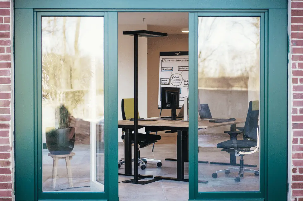 Moderne Arbeit im alten Gutshof